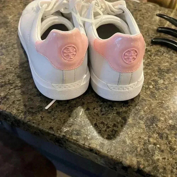 Tory Burch Howell Court Sneaker Titanium White/Petunia (pink) NWOT size 9 - Picture 4 of 7
